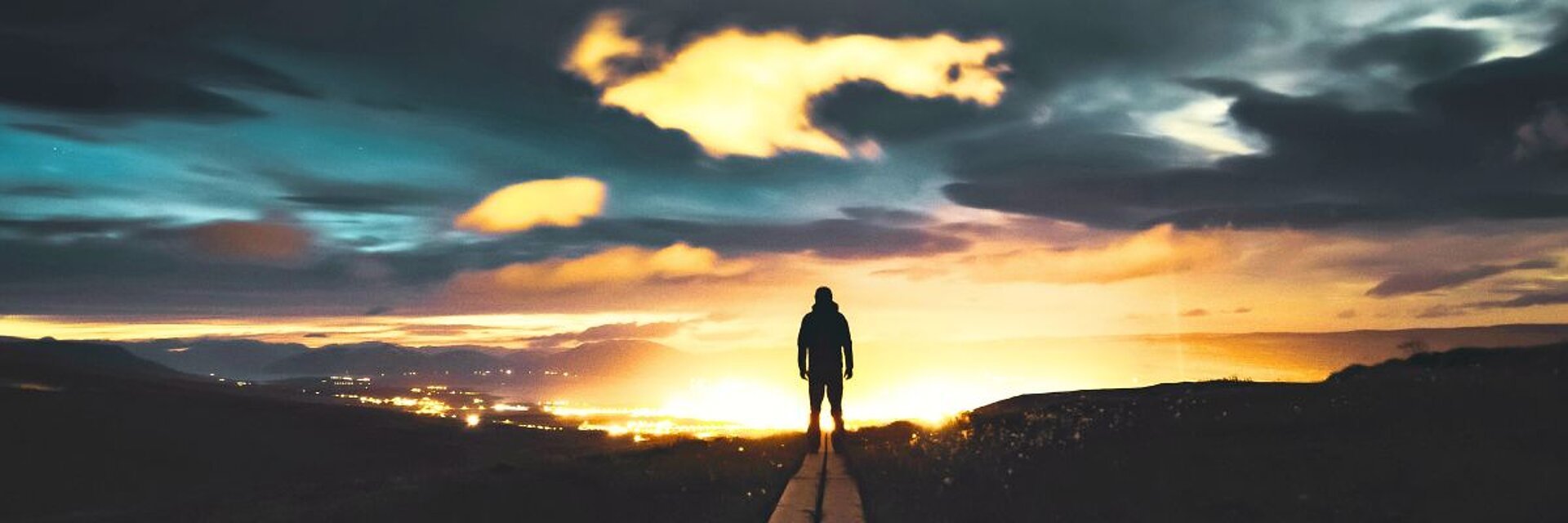 csm_Man_rising_sun_5c97d9e55a